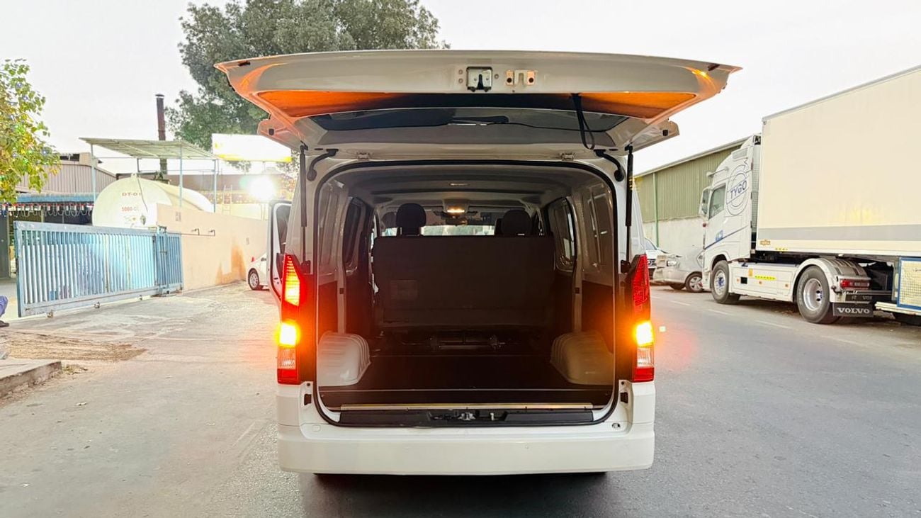 تويوتا هاياس 5 SEATER | BLIND SPOT MONITORING | AUTOMATIC TRANSMISSION | 2.8L DIESEL | STEERING CONTROL SWITCHES 