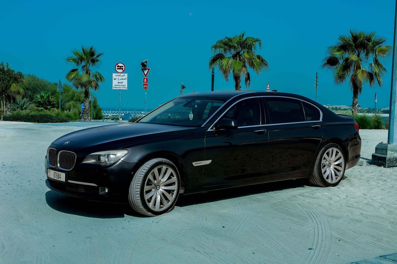 بي أم دبليو 730Li Executive 4.0L (4 Door)