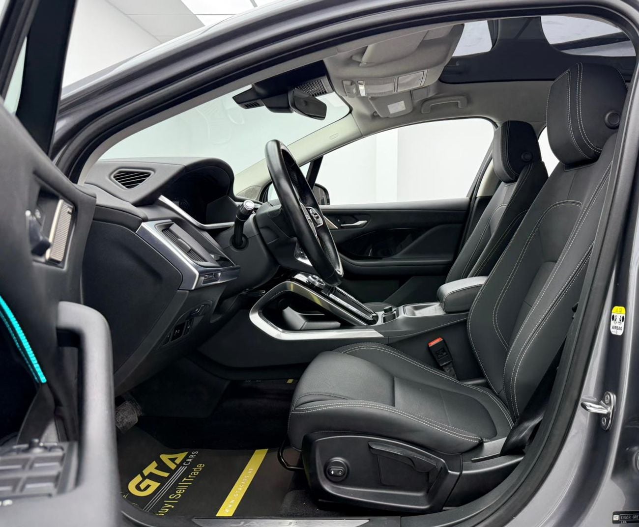 Jaguar I Pace 2021 Jaguar I-Pace EV400, 2026 Jaguar Warranty + Service Pack, Very Low Km, Excellent Condition, GCC