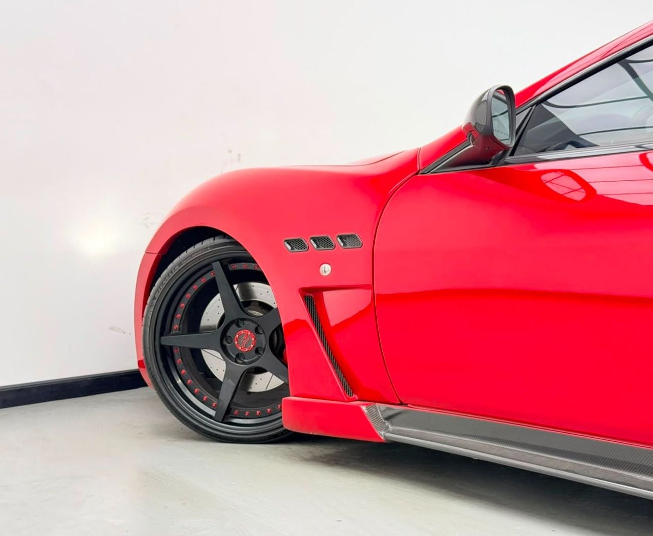 Maserati Gran Turismo SPORT 2013 Maserati GranTurismo MC, Service History, Carbon Fiber Package, Excellent Condition, GCC