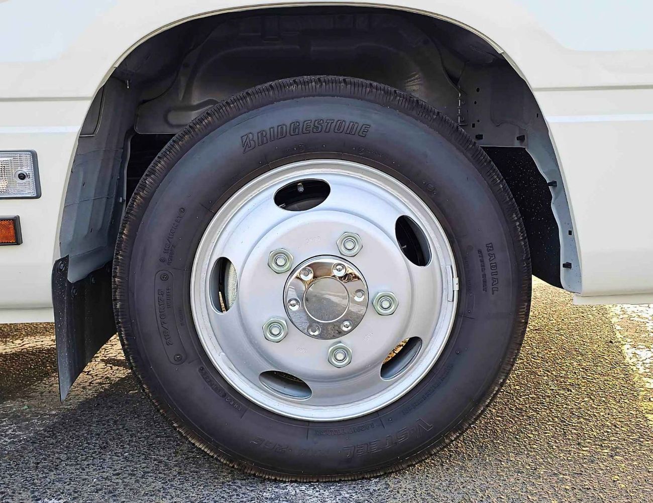 Toyota Coaster 4.0L V6 DIESEL / 23 STR M/T / AUTO DOOR / BAGGAGE TRAY WITH RACK (CODE # 69070)