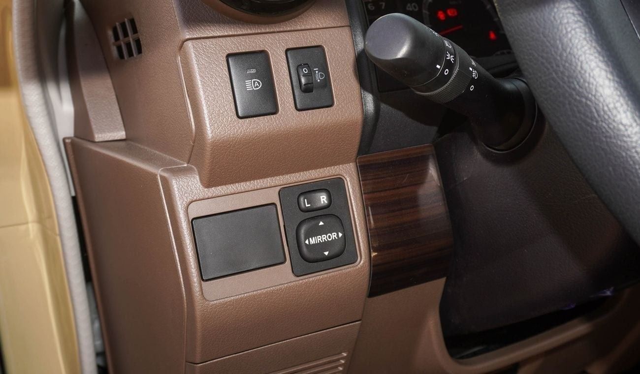 Toyota Land Cruiser Pick Up LX 4.0L V6 A/T