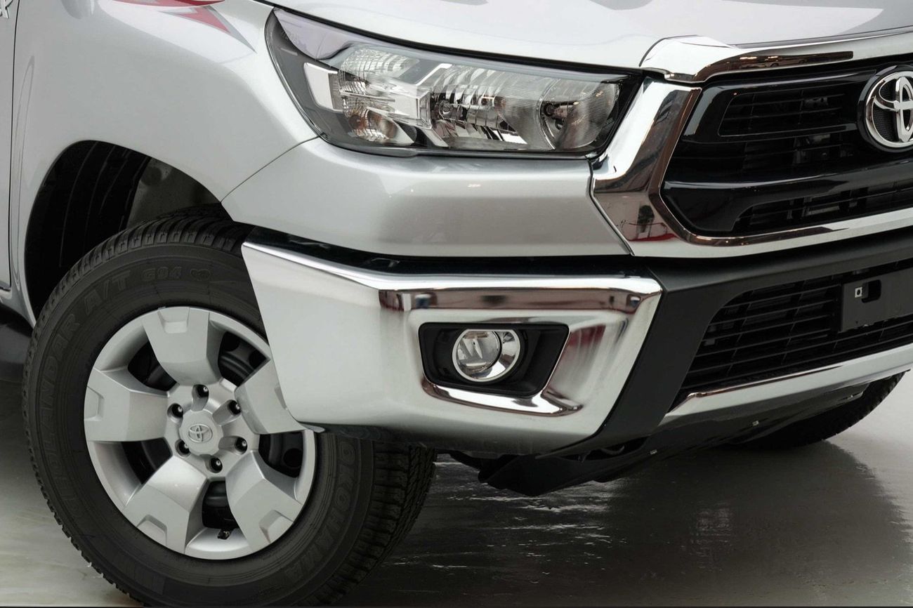 Toyota Hilux 2.4L 4X4 D/C STD(i) M/T DSL