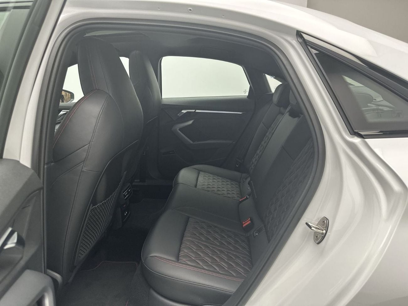 أودي S3 TFSI quattro 2.0L Sedan TFSI 333hp (Ref# 16542)