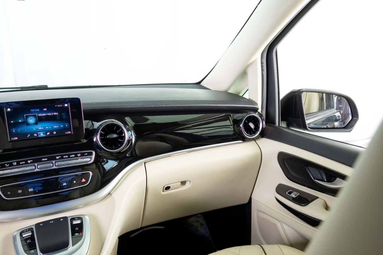 Mercedes-Benz V 250 Std 2.1L GCC-Maybach Edition-Gargash Service Package Until 135,000KM-VIP Options