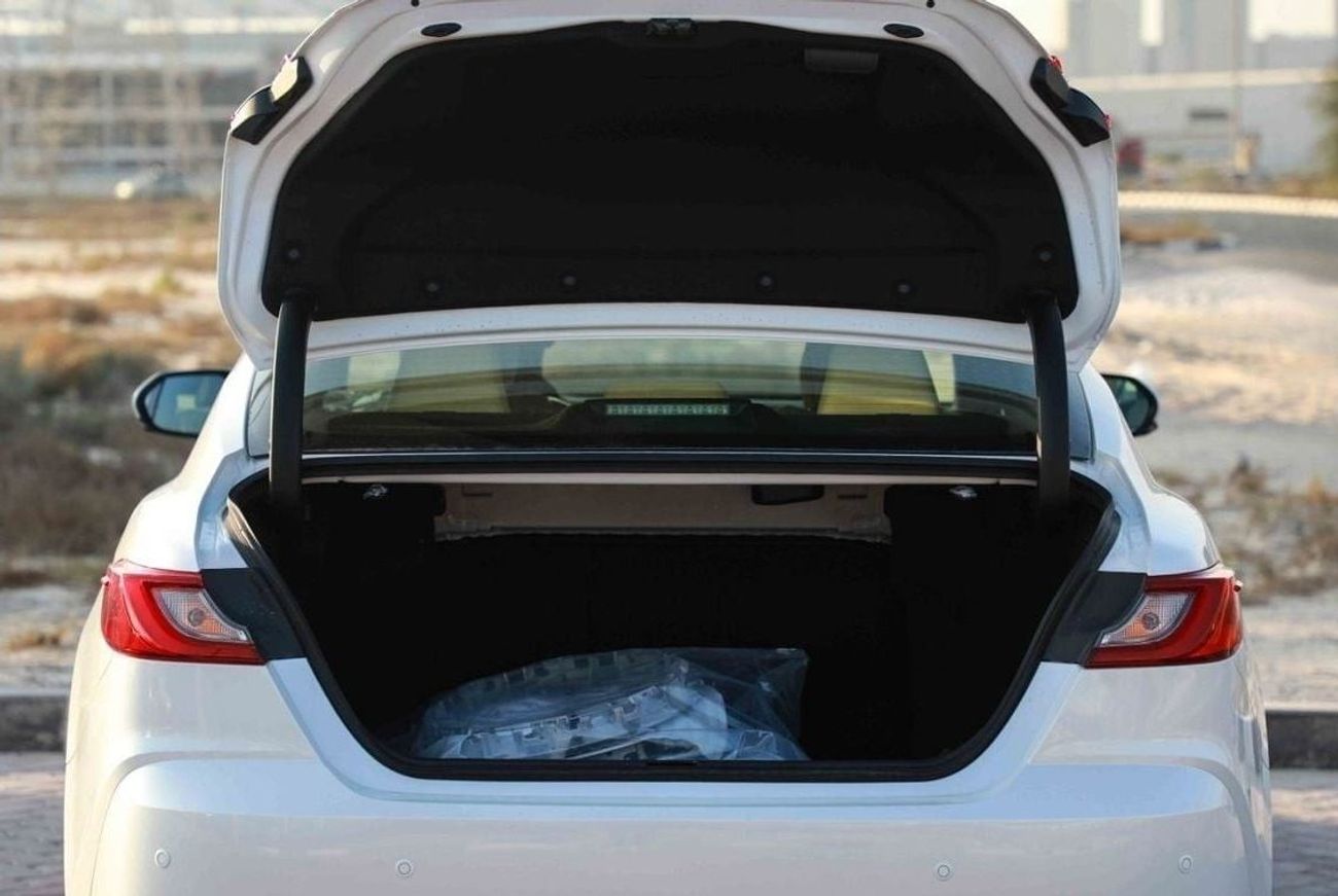 Toyota Camry 2025 TOYOTA CAMRY E 2.5 - PLATINUM WHITE PEARL inside BEIGE | Export Only