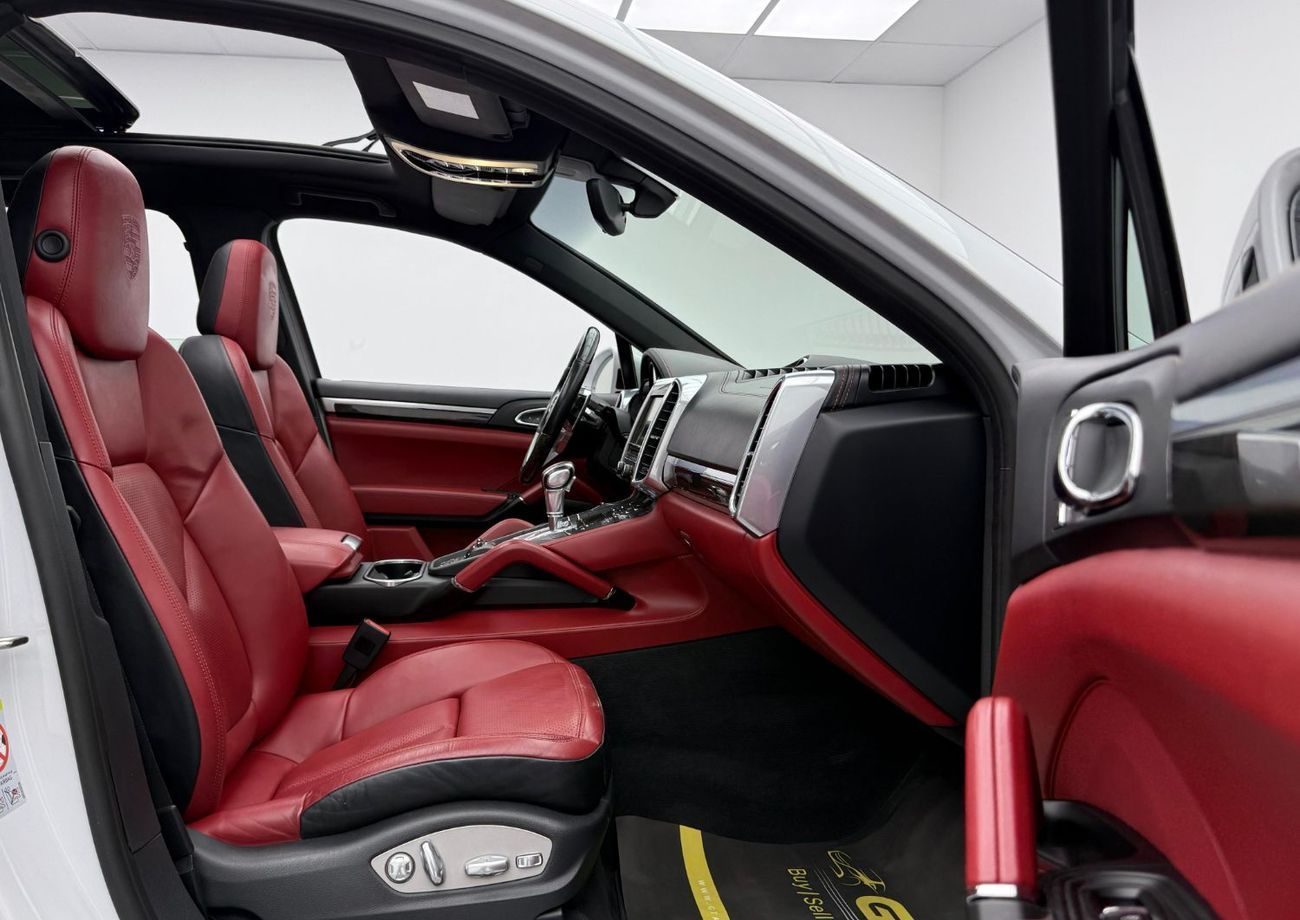 Porsche Cayenne Std 3.6L 2016 Porsche Cayenne S, Service History, Fully Loaded, Excellent Condition, GCC