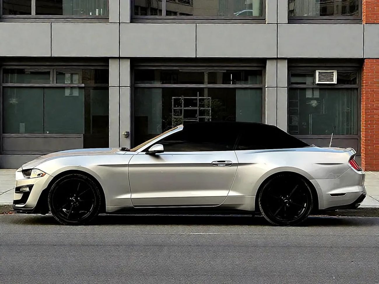 Ford Mustang EcoBoost 2.3L Coupe A/T | ECOBOOST | CONVERTIBLE | WELL MAINTAINED