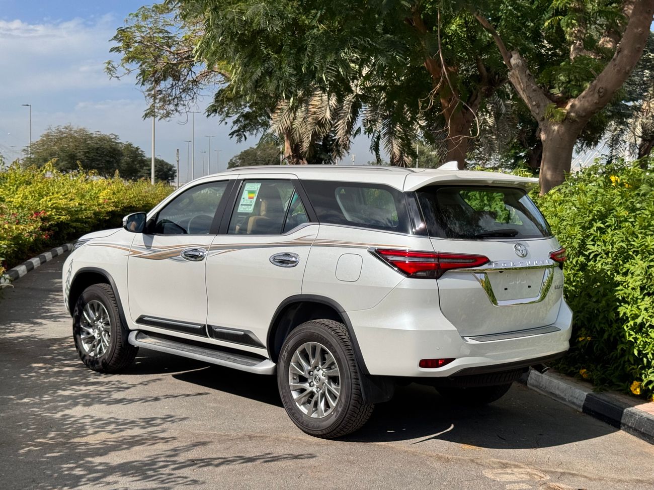 Toyota Fortuner 2024 V6 4.0L 4X4 PETROL AT 7-SEATS GCC BRAND NEW 0KM