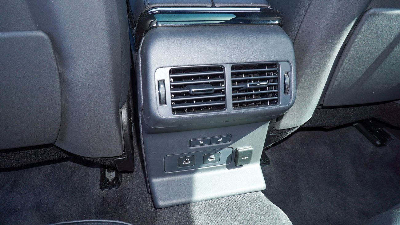 Land Rover Range Rover Velar DYNAMIC SE P250 2.0L (For Local registration plus 10%)