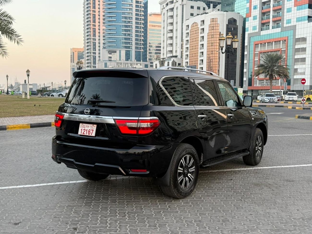 نيسان باترول سوبر سفاري Y62 Ti-L Right Hand Drive