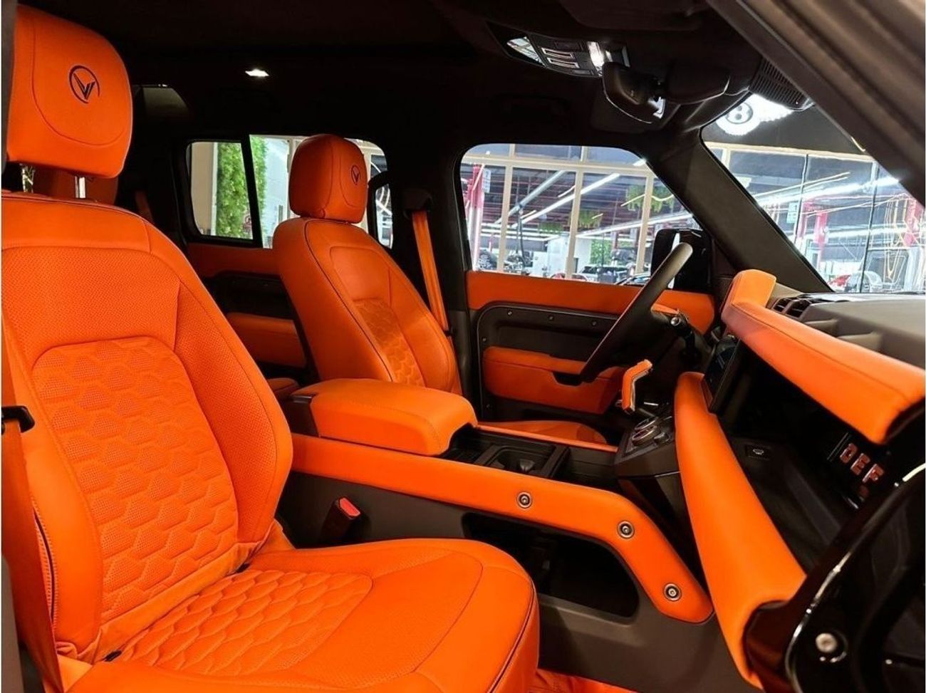 Land Rover Defender VENUUM 2023 DEFENDER 1/99 LIMITED EDITION