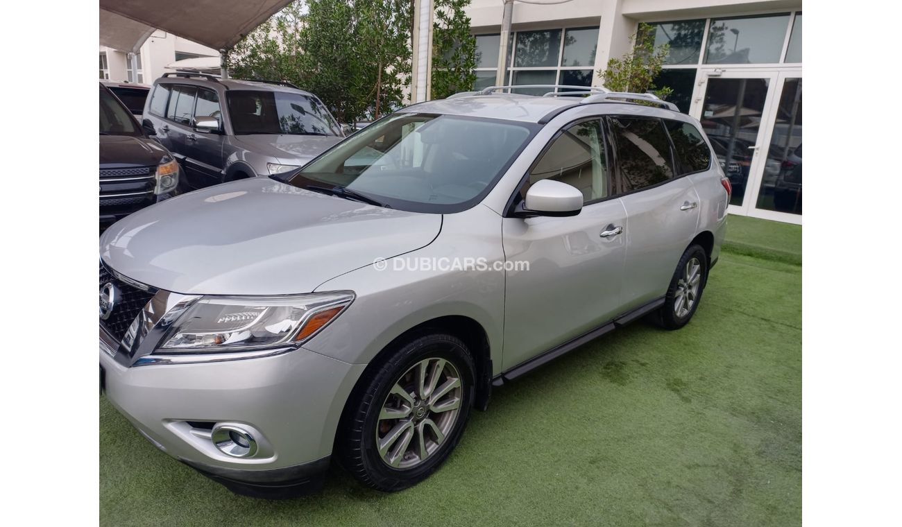 Nissan Pathfinder American import 2015 model cruise control rear spoiler in excellent condition