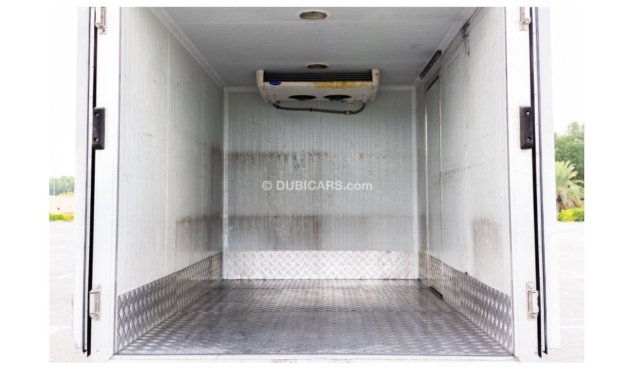 ميتسوبيشي فوسو كانتير 2017 Dual Cabin with Carrier Chiller - Tail lift DSL M/T - Low Mileage - GCC Specs