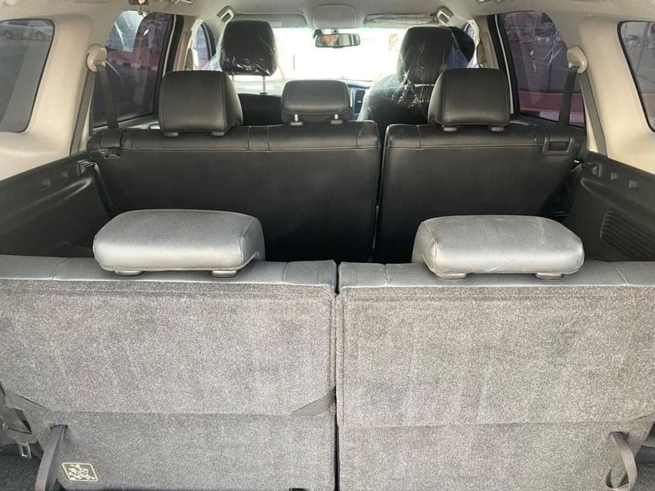 ميتسوبيشي باجيرو Diesel 2.4 Liter Right Hand Drive Automatic 7 Seater Leather seats 4WD