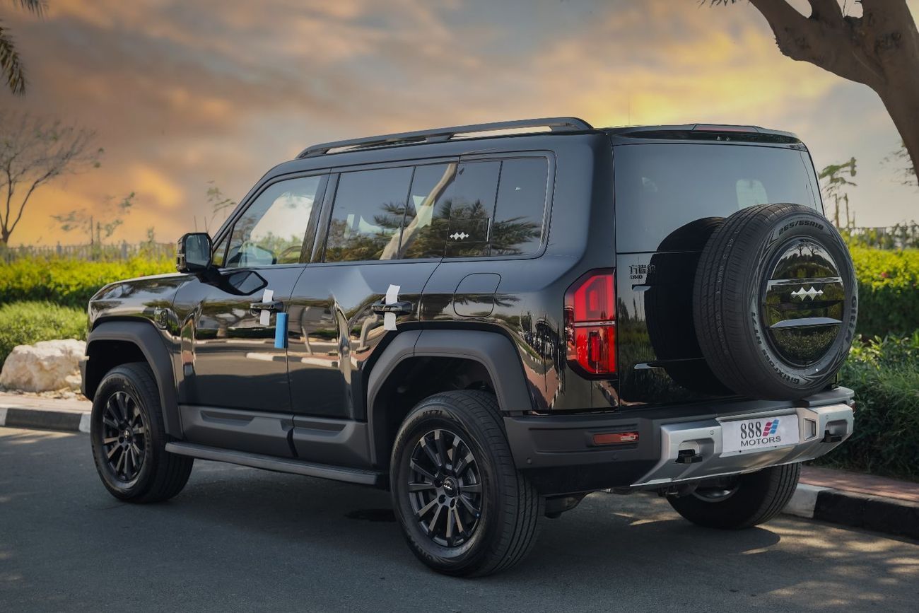 BYD Leopard 5 2025 BYD Leopard 5 Pilot Edition R18 Black in beige 0Km