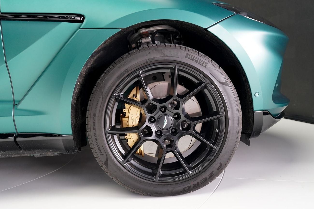 Aston Martin DBX 550