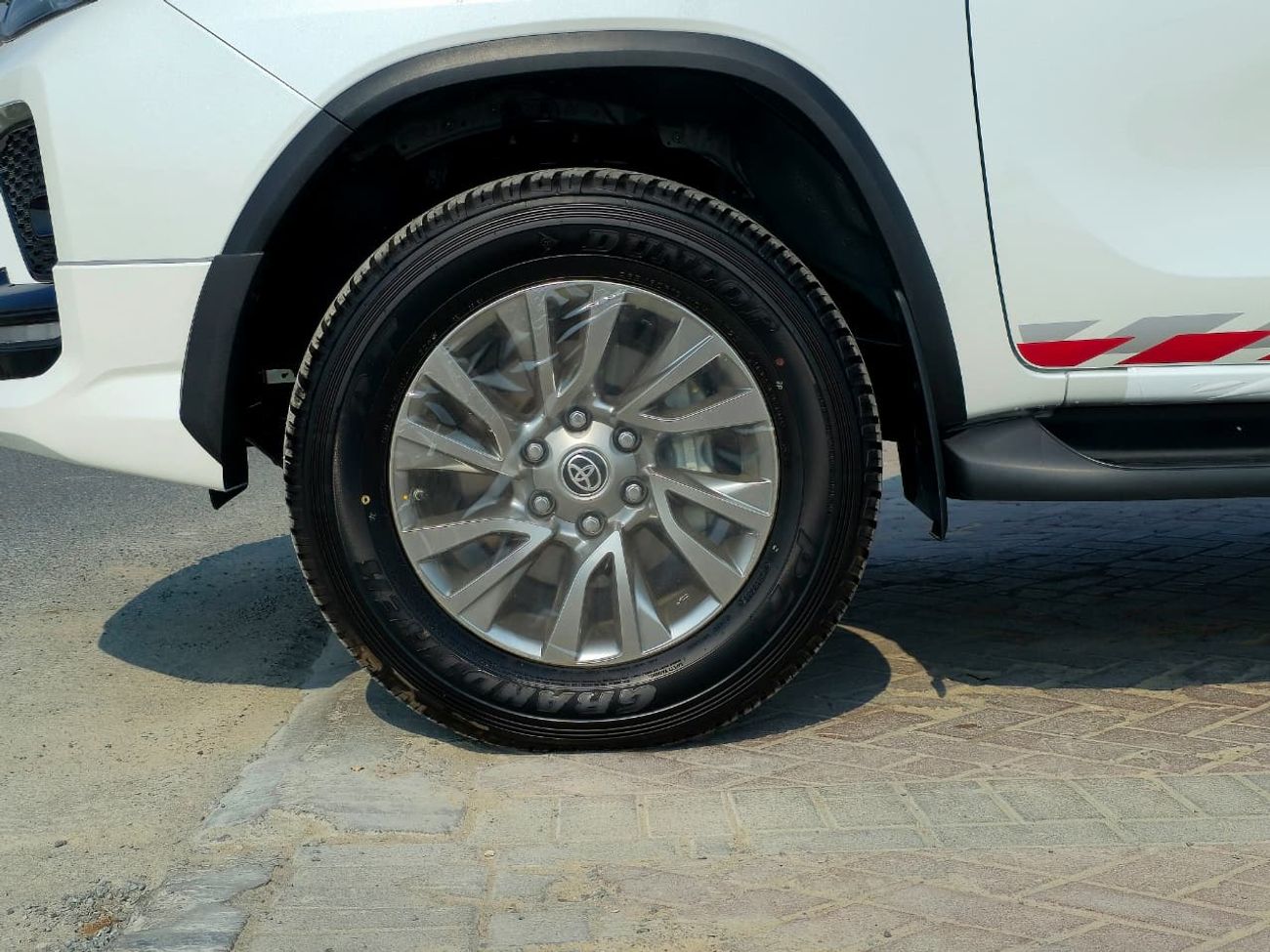 Toyota Fortuner FORTUNER SR5 4.0 - PETROL - 2025 - WHITE INSIDE BLACK - GCC