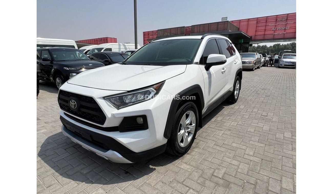 Used Toyota RAV4 2019 for sale in Dubai - 660484
