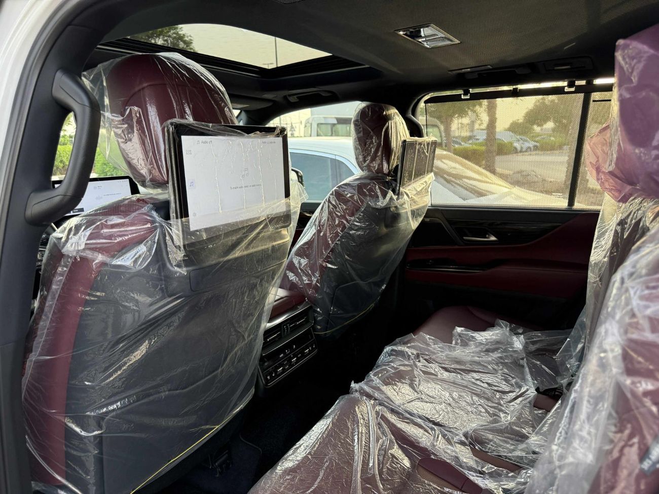 Lexus LX 600 Signature 3.5L ( CYL) GCC SPEC UNDER WARRANTY