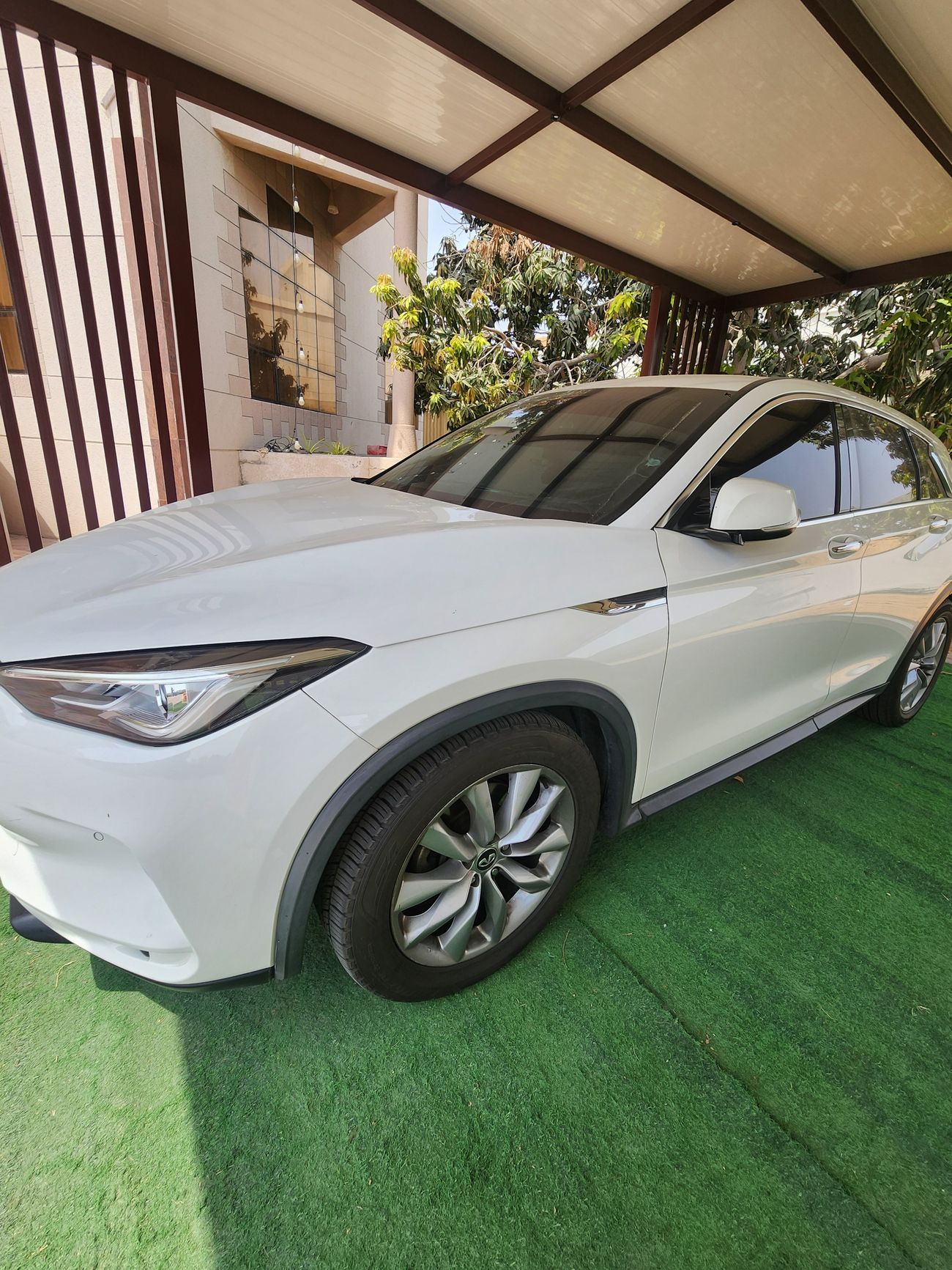 إنفينيتي QX50 Luxury 2.0L RWD