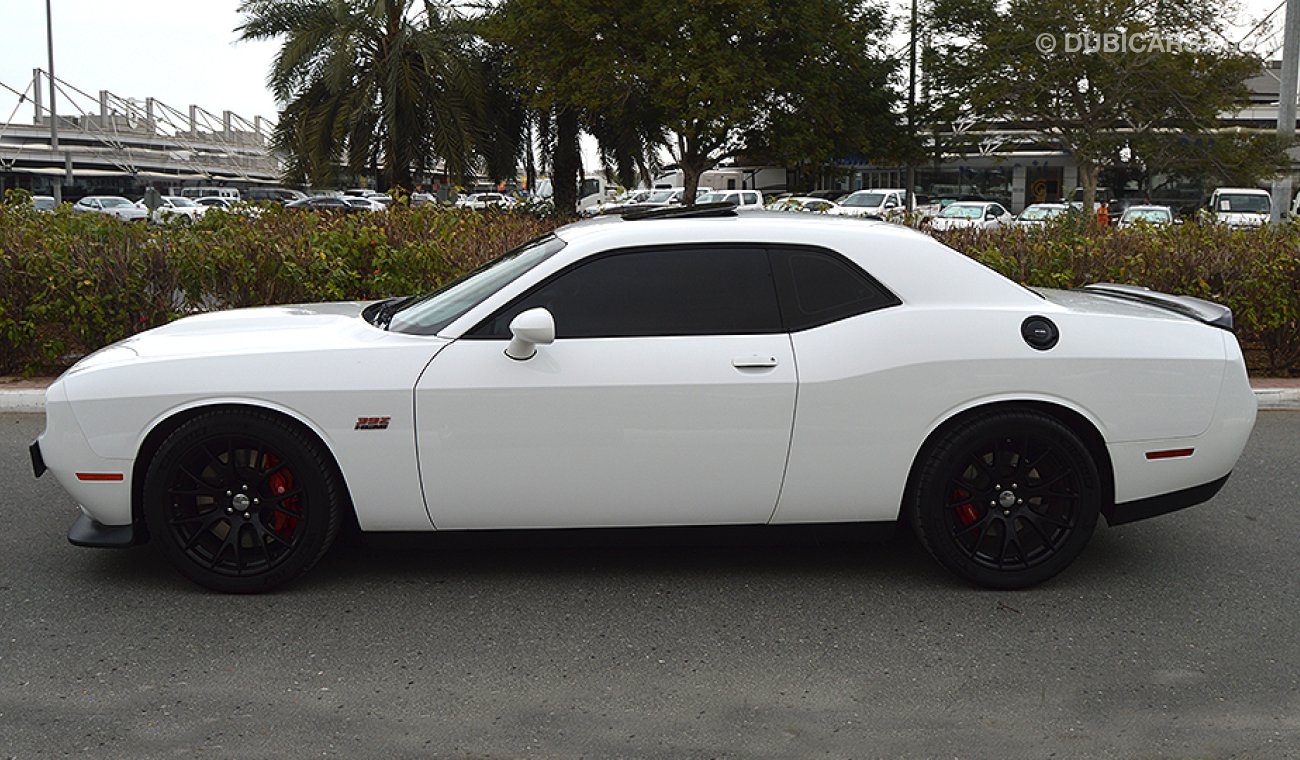 Dodge Challenger 2015 SRT, 392 HEMI, 6.4L V8 GCC with 2 Years or 100,000km Warranty