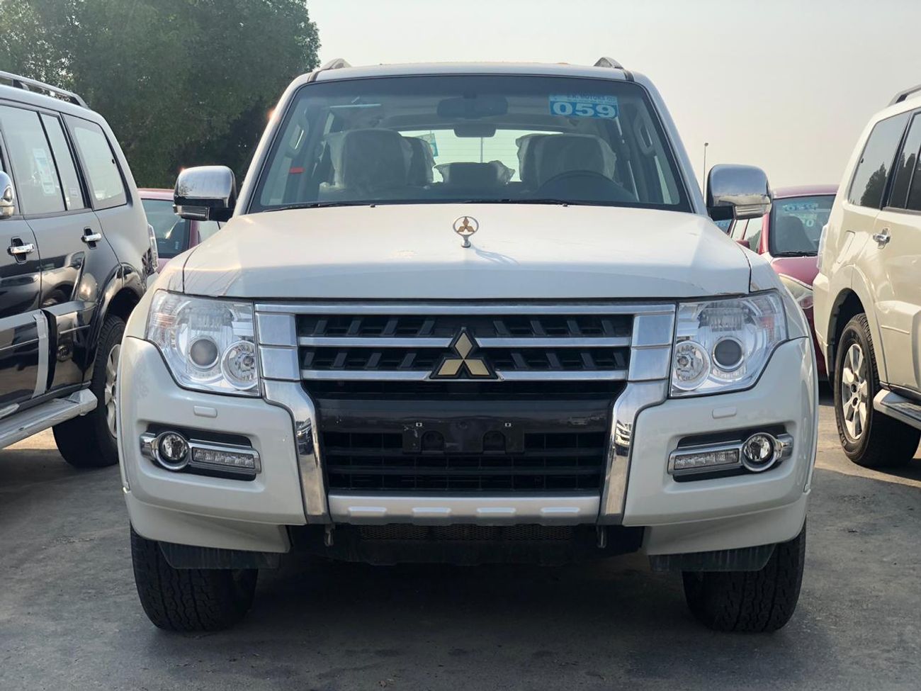 Mitsubishi Pajero GLS 3.0L, Alloy Rims 17'', 2-Power Seats, DVD+Camera, Back Sensors, Sunroof, CODE-MPGLS18