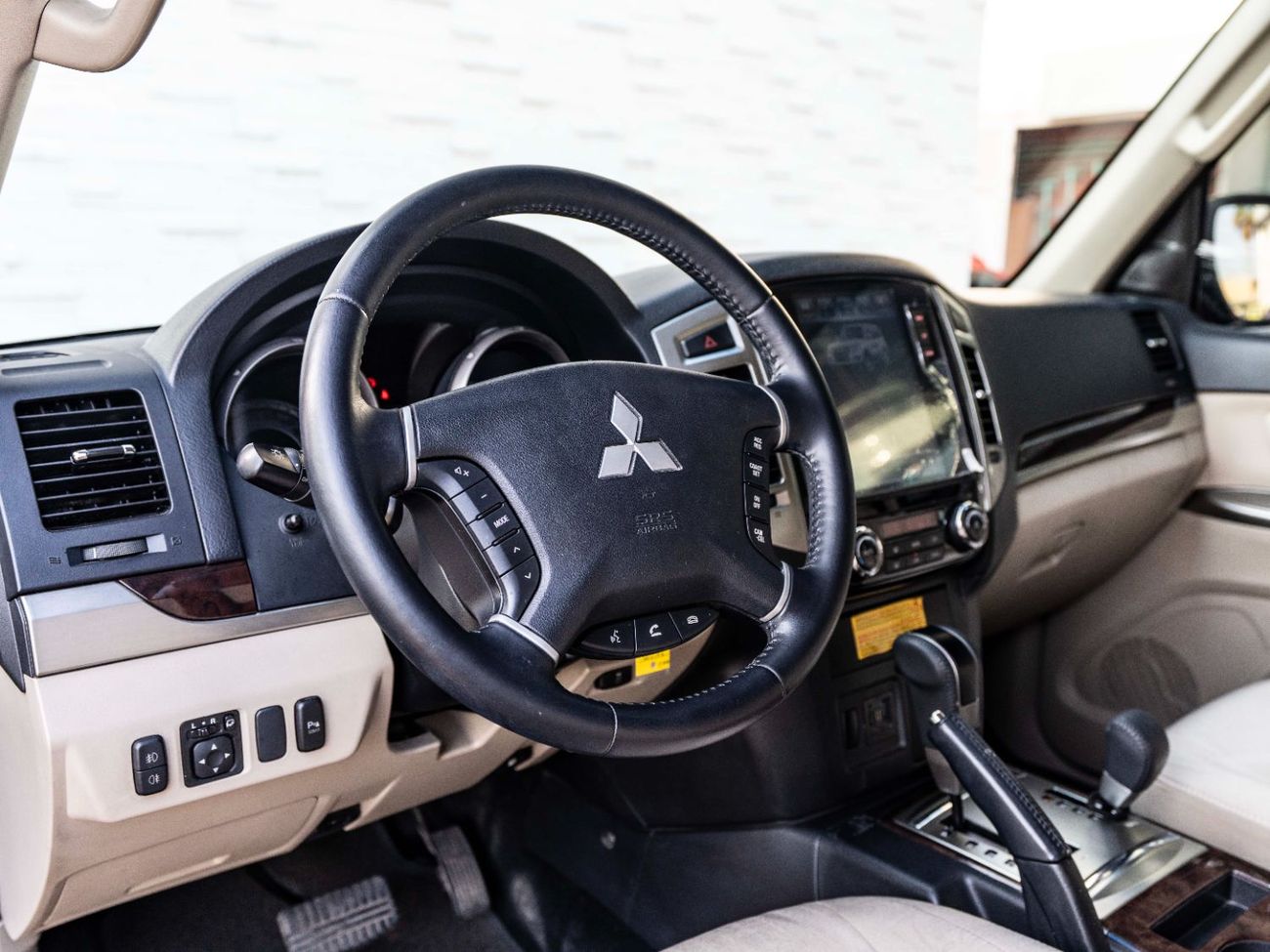 Mitsubishi Pajero GLS Base 3.5L (7 Seater)