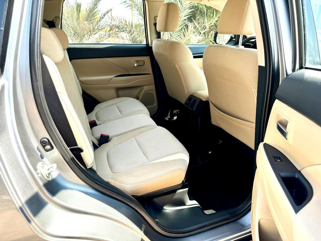 ميتسوبيشي آوتلاندر GLX High 2.4L 930-Monthly l GCC l Cruise, 4wd, GPS l Accident Free