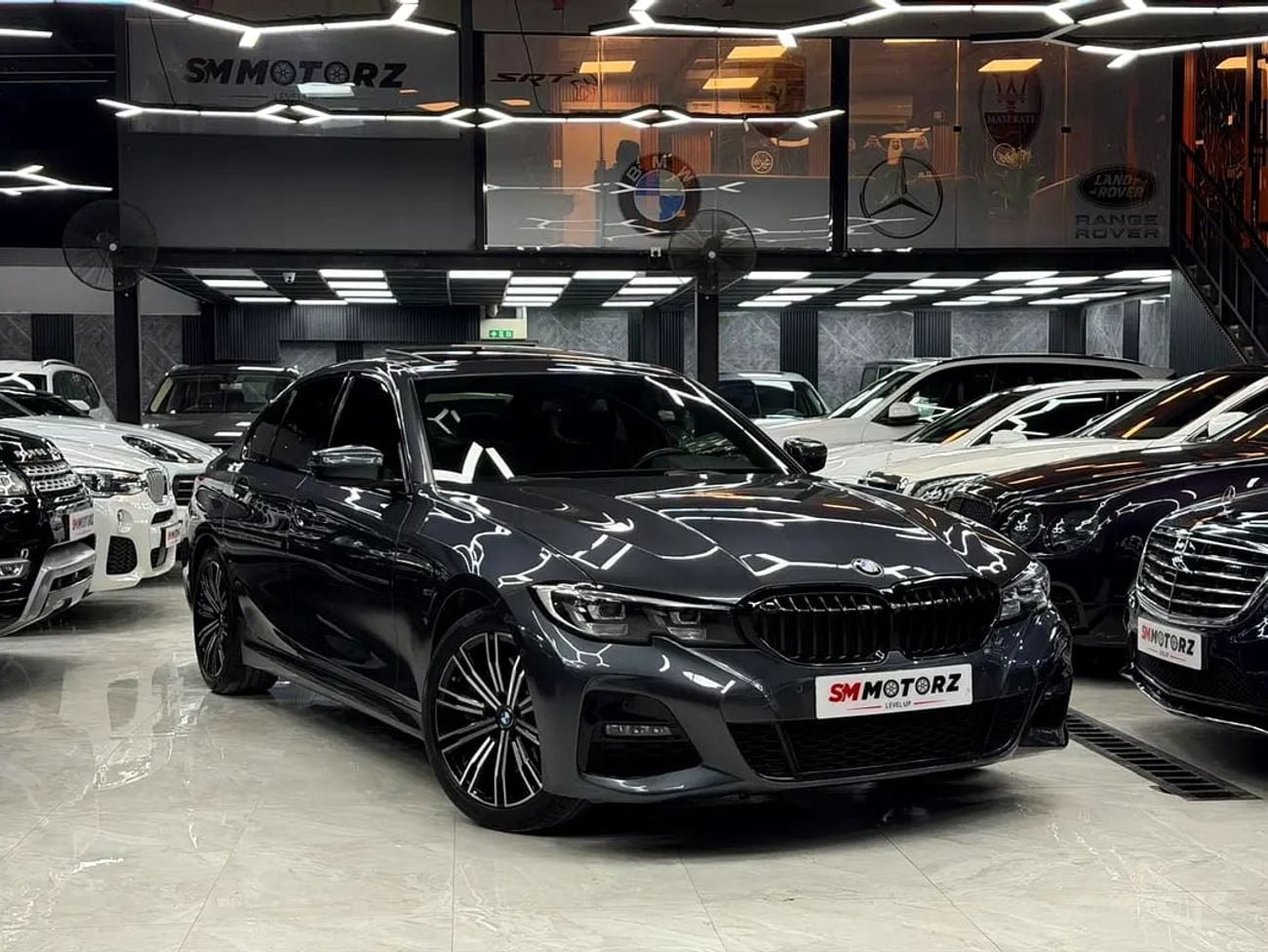 BMW 330i Exclusive 2.0L (255 HP)