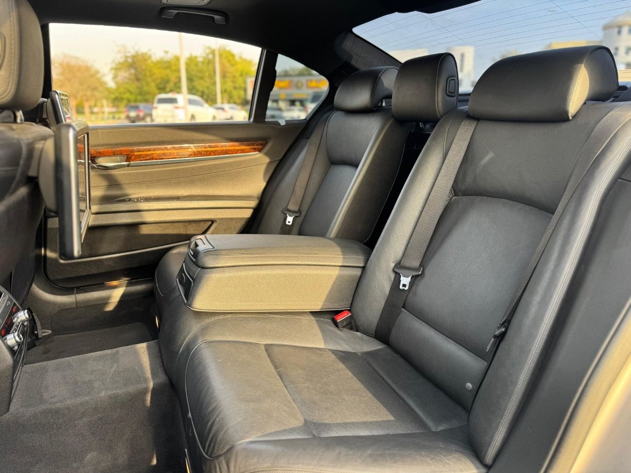 بي أم دبليو 730Li Executive 4.0L (5 Door)