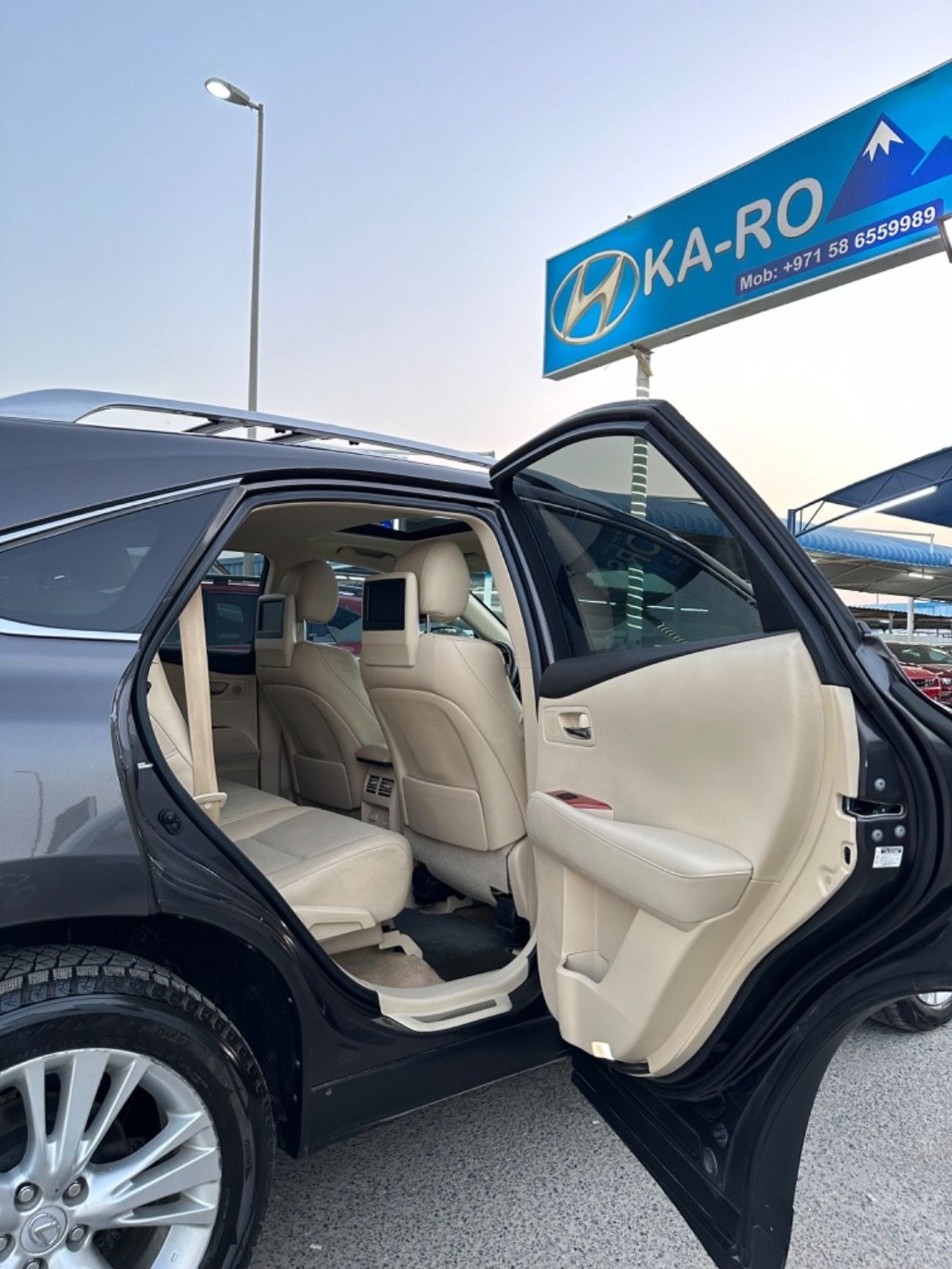 Lexus RX450hL Lexus RX 450 hybrid with 3.5 engine in excellent condition full floor Nice in a beautiful color.