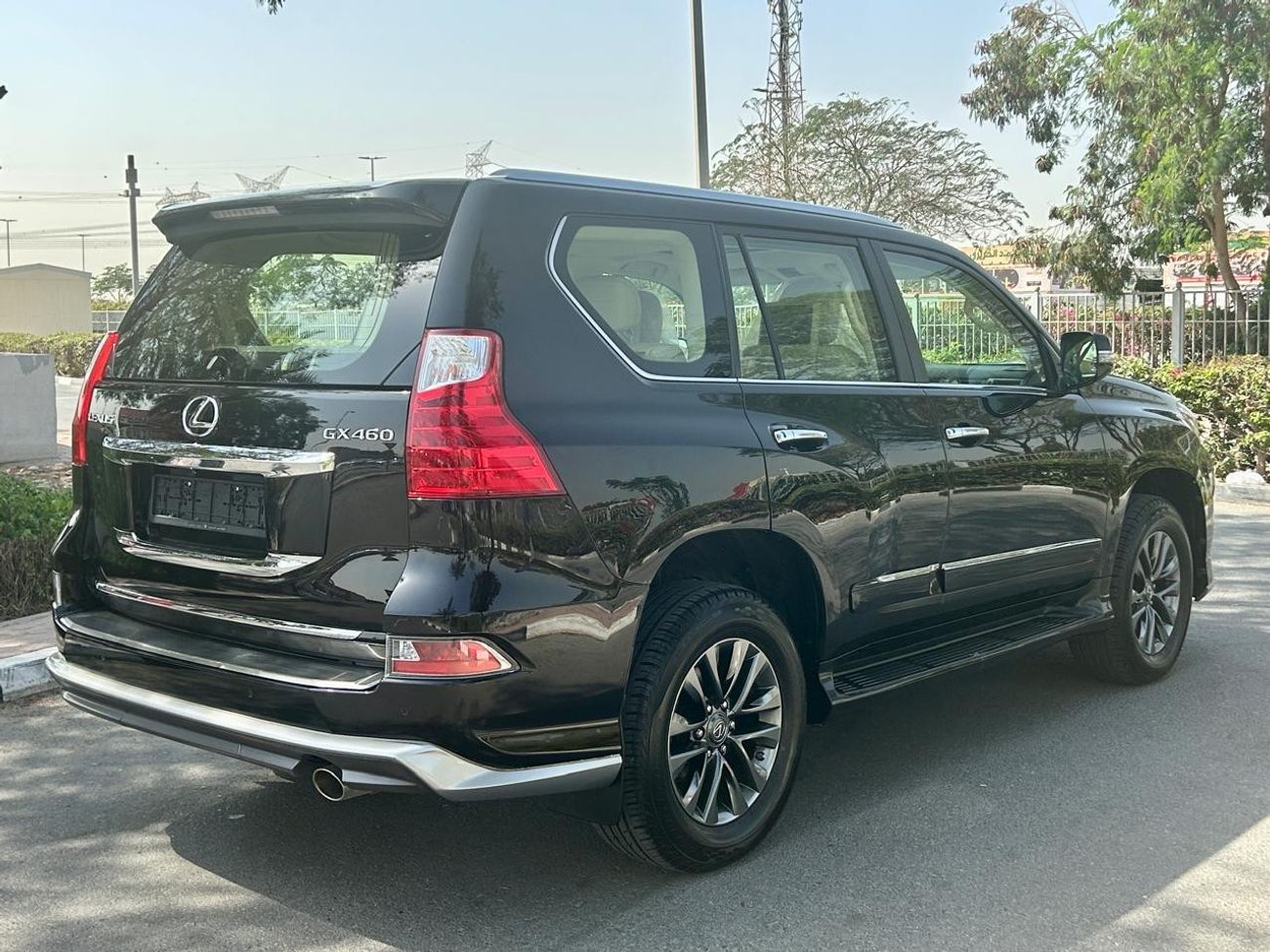 Lexus GX460 Platinum 4.6L FULL OPTION 2017 GCC LOW MILEAGE SINGLE OWNER WITH FSH IN MINT CONDITION