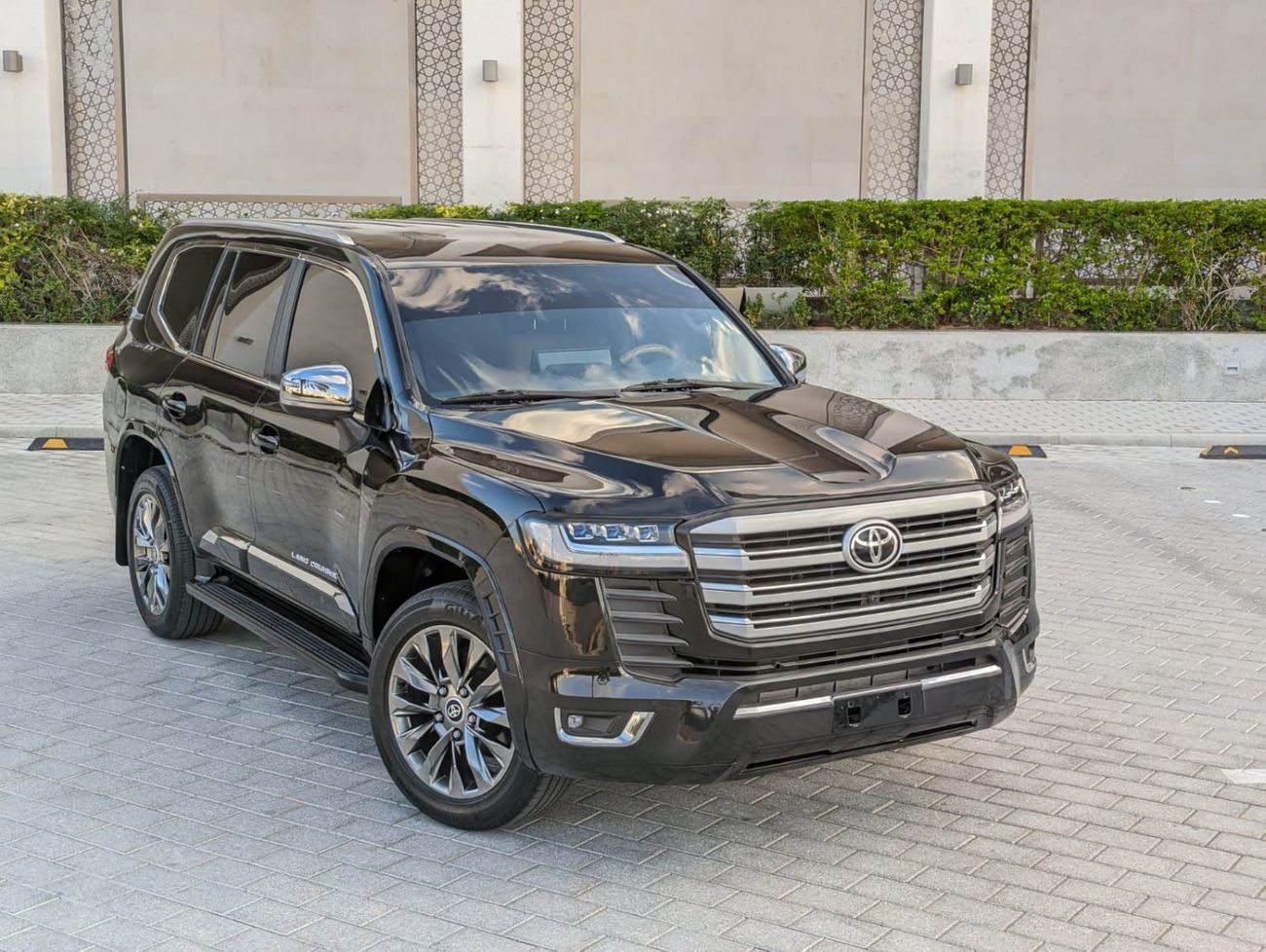 Toyota Land Cruiser GXR 4.0L (271 HP) 4WD FACELIFT TO LC300 INTERIOR AND EXTERIOR