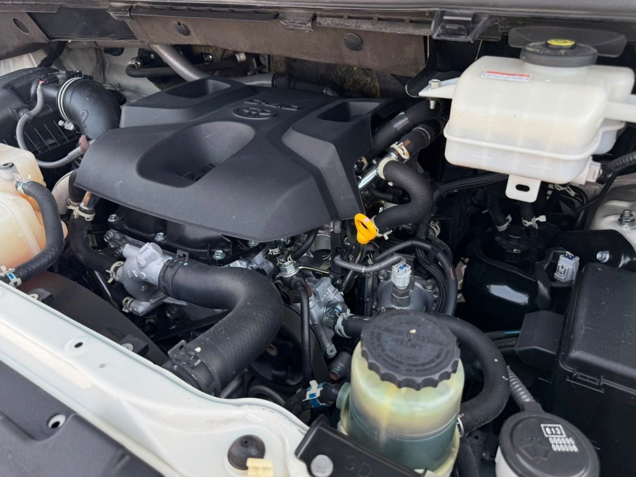 Toyota Hiace DLS - STD ROOF