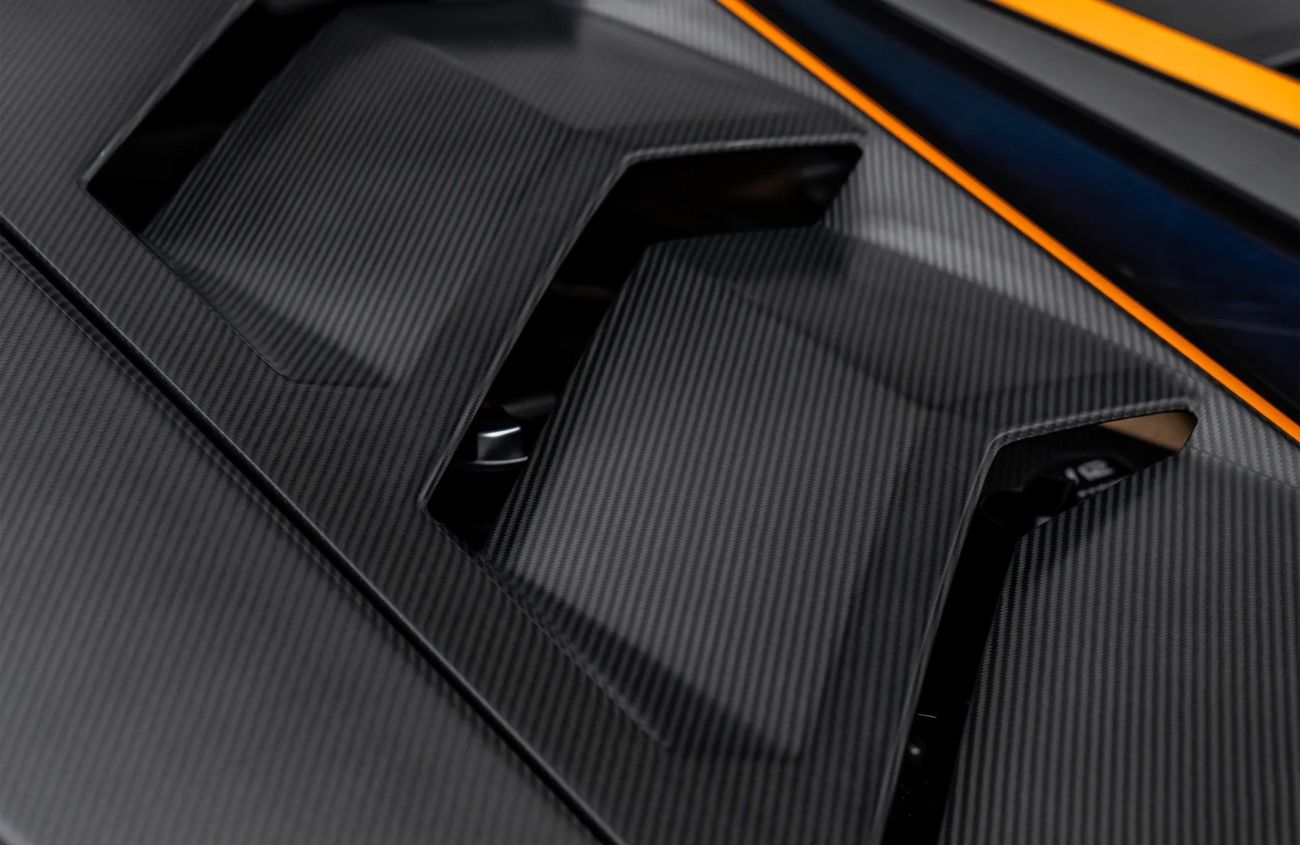 لامبورغيني أفينتادور 6.5L 12 Cylinder Naturally Aspirated Engine