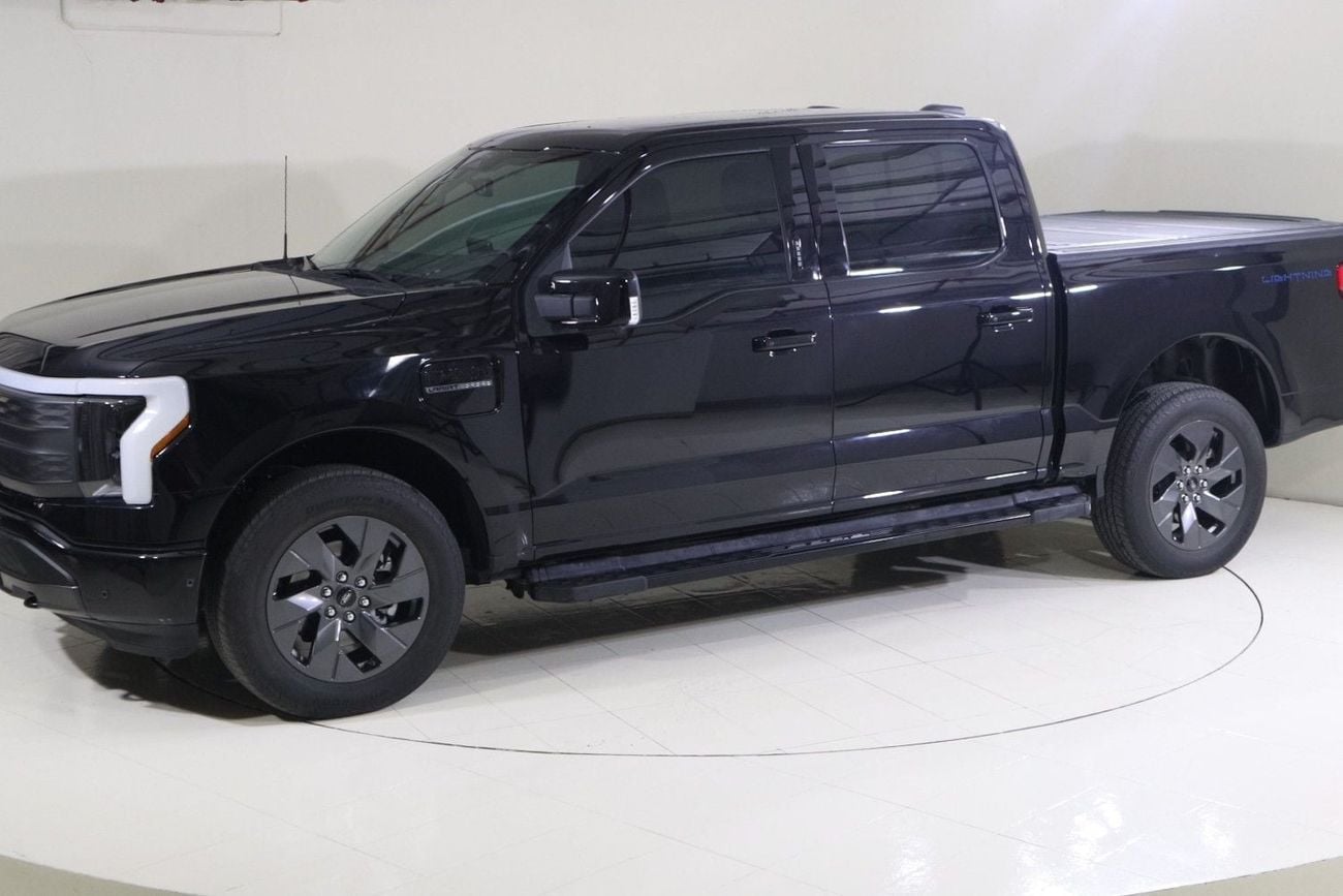 فورد F-150 لايتنينغ LARIAT EXTENDED LT1722 F150 لايتنينج بلاتينيوم كرو بمحركين كهربائيين / شركة الطاير للمحركات / معرض القوز