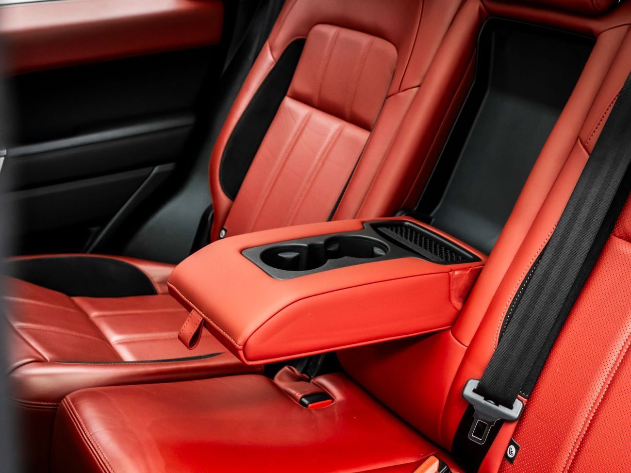 لاند روفر رينج روفر 2022 Range Rover Sport HSE, October 2026 Land Rover Warranty, Full Service History, Low KMs, GCC