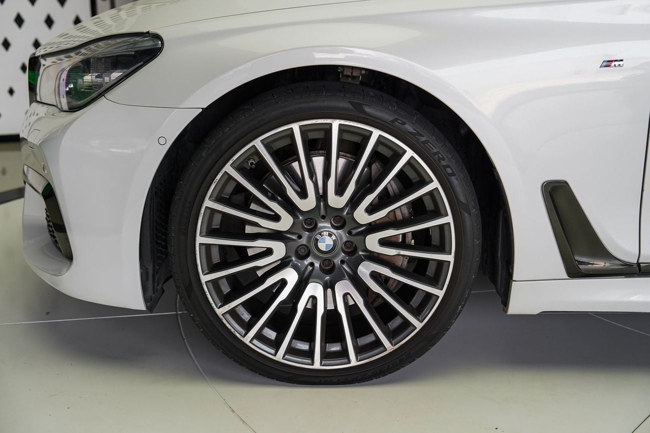 BMW 750Li xDrive 4.4L (523 HP)