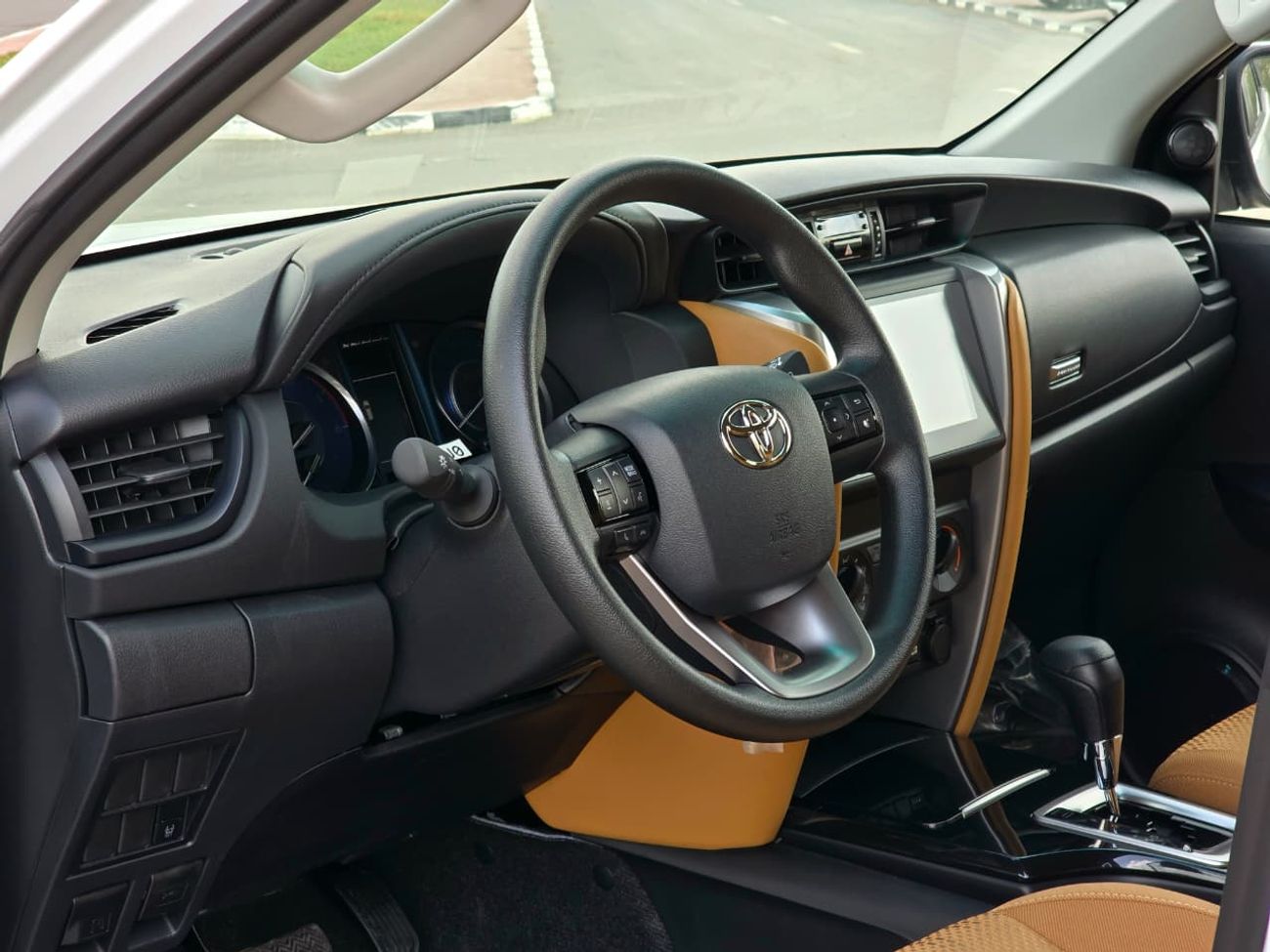 تويوتا فورتونر GX2 4X4 Diesel 2.4L