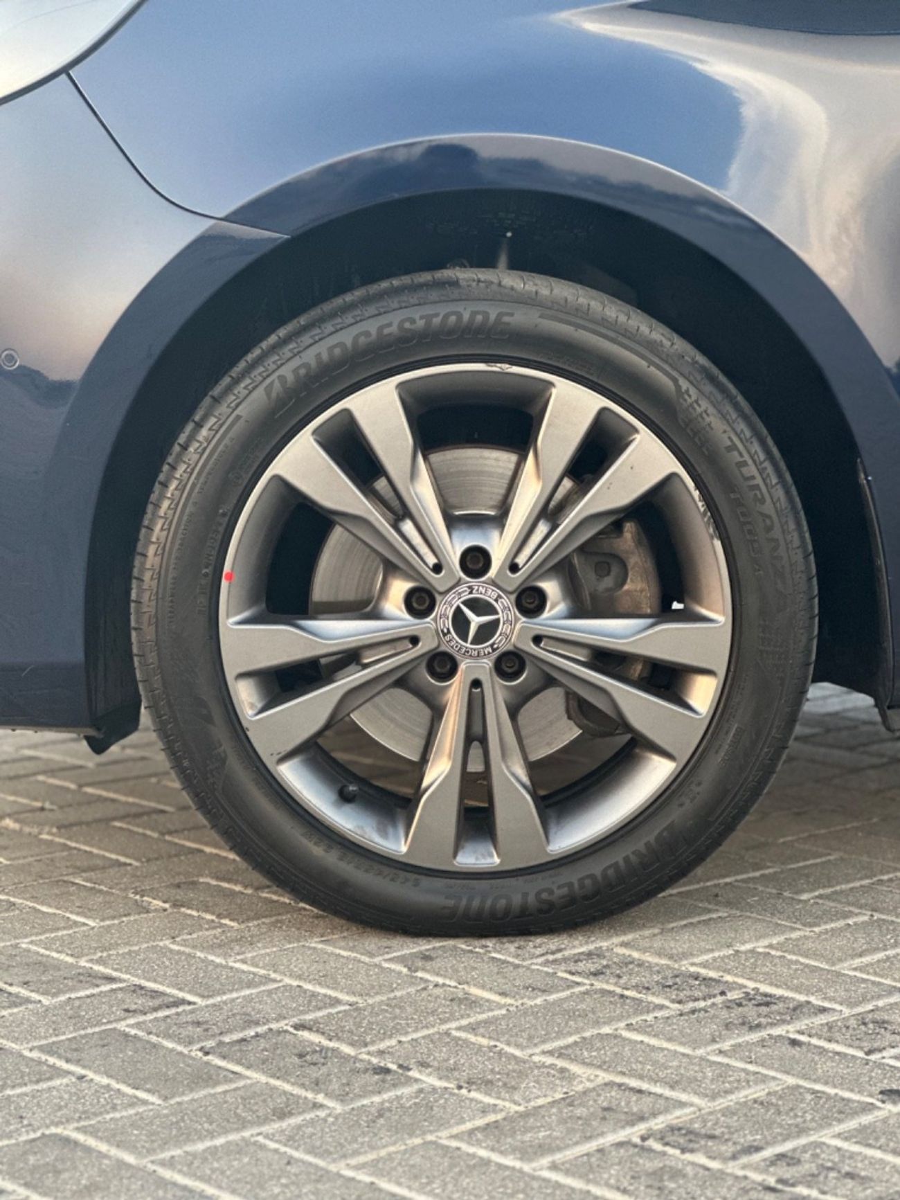 مرسيدس بنز V 250 موديل 2019 خليجي حاله ممتازه من الداخل والخارج صبغ الوكاله مالك واحد من الوكاله