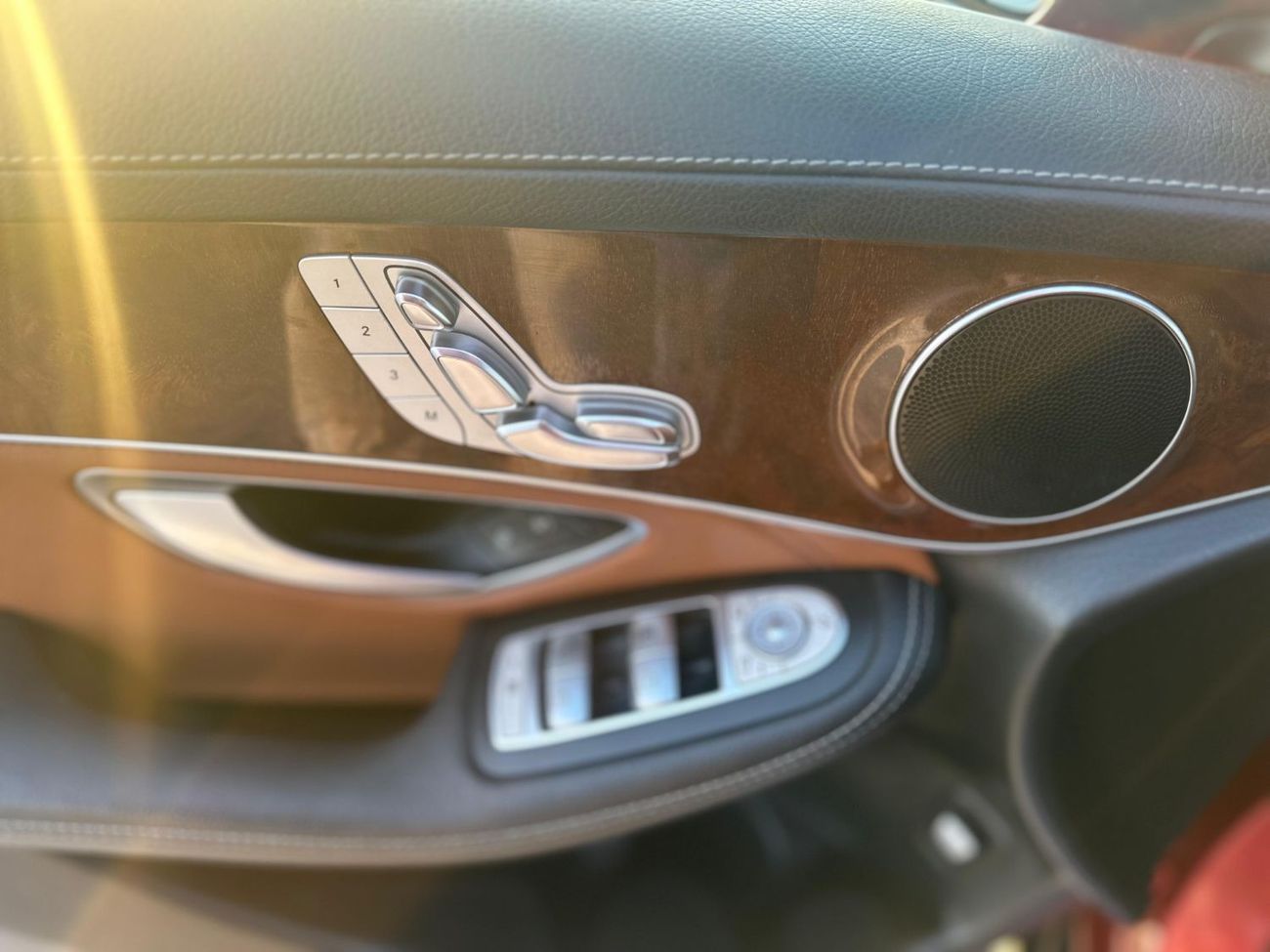 مرسيدس بنز GLC 250 4MATIC 2.0L