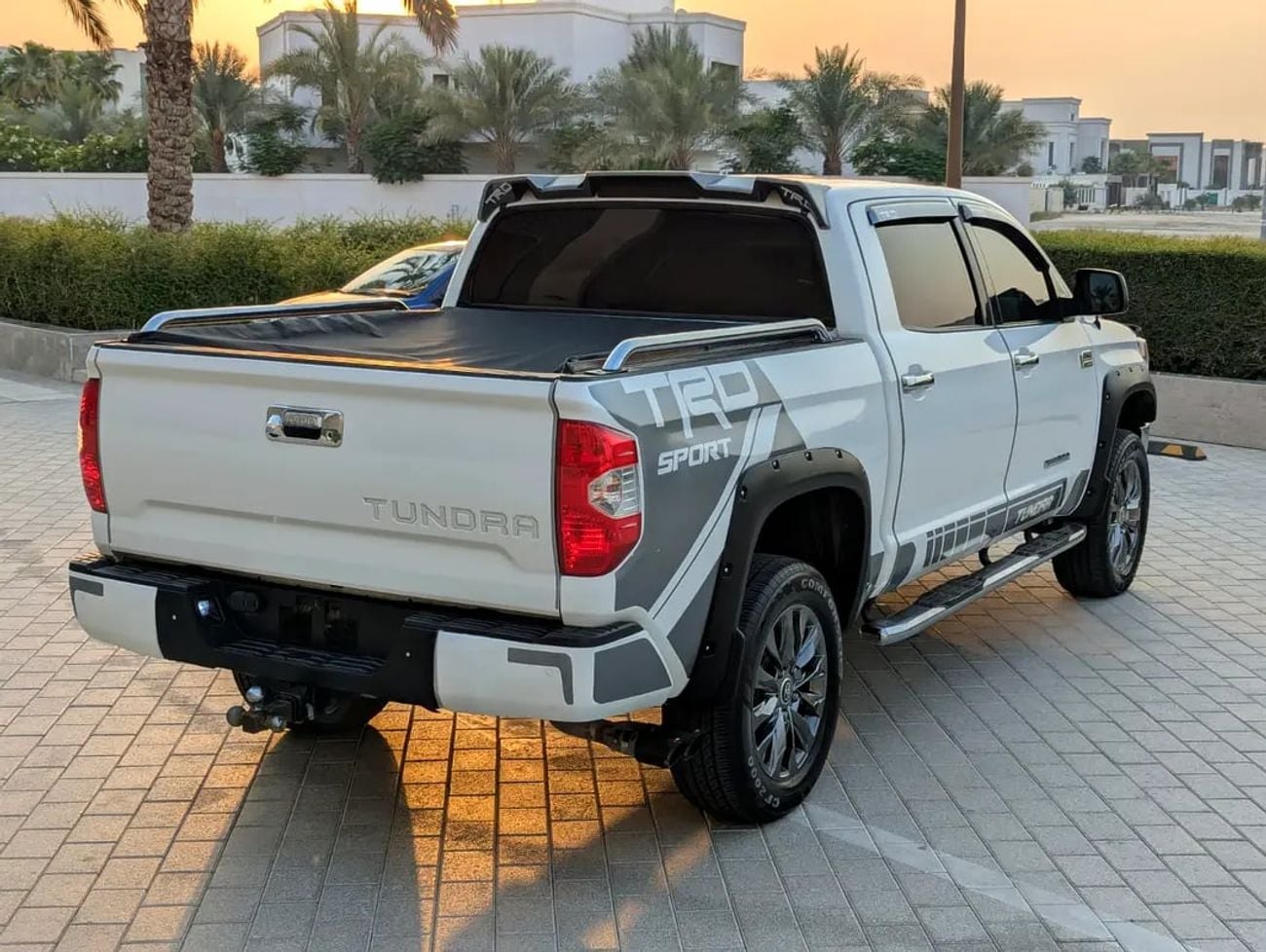 تويوتا تاندرا 4Wd Truck Sr5 White 5.7L V8 Excellent Condition