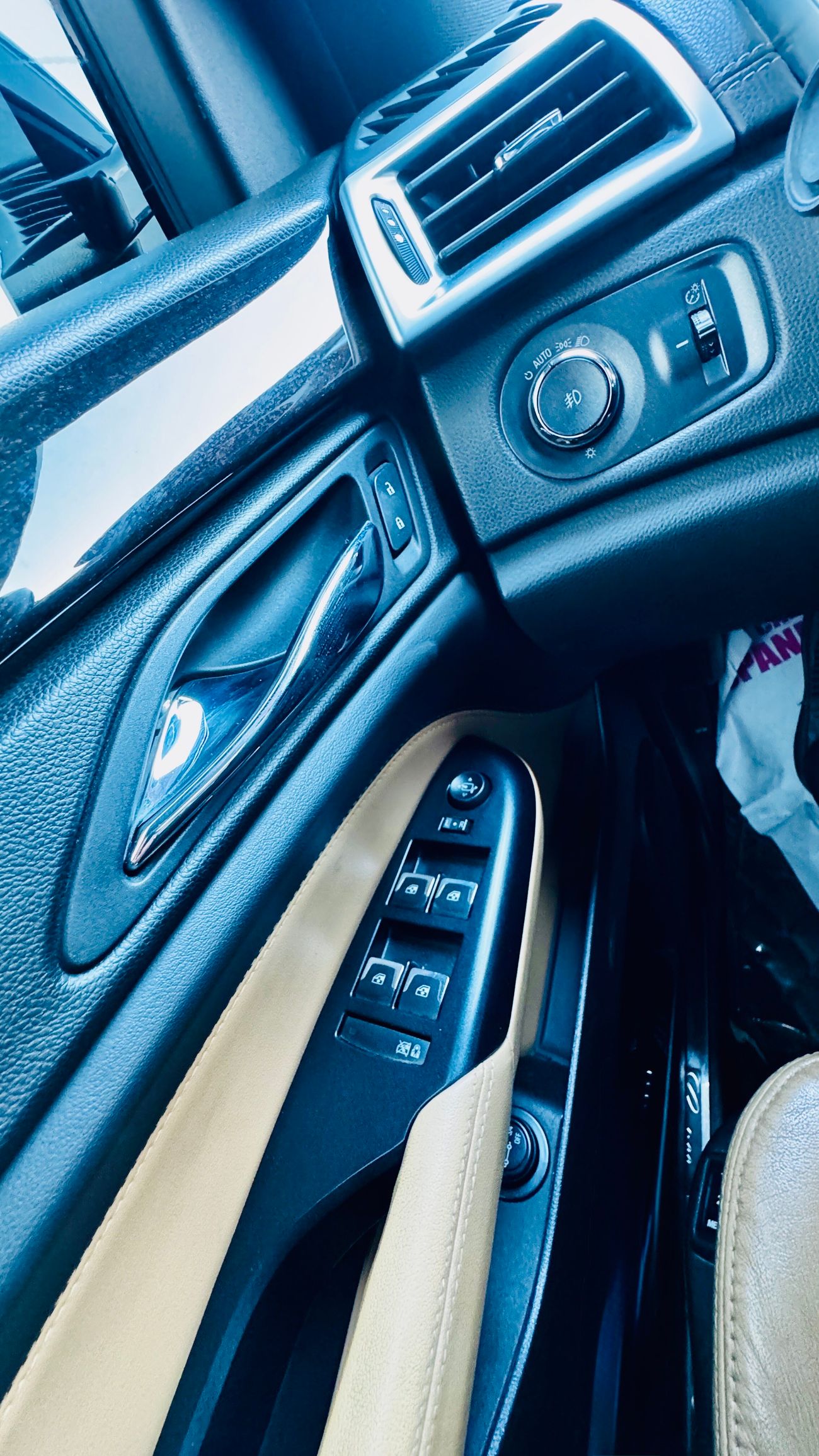 Cadillac SRX 3.6L 5 seats  4door