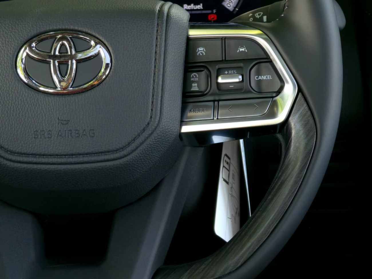 تويوتا لاند كروزر TOYOTA LC300 DIESEL 3.3L VXR - RADAR - FULLY LOADED - 2025 MODEL - BLACK INSIDE BLACKRED - BAHRAIN S