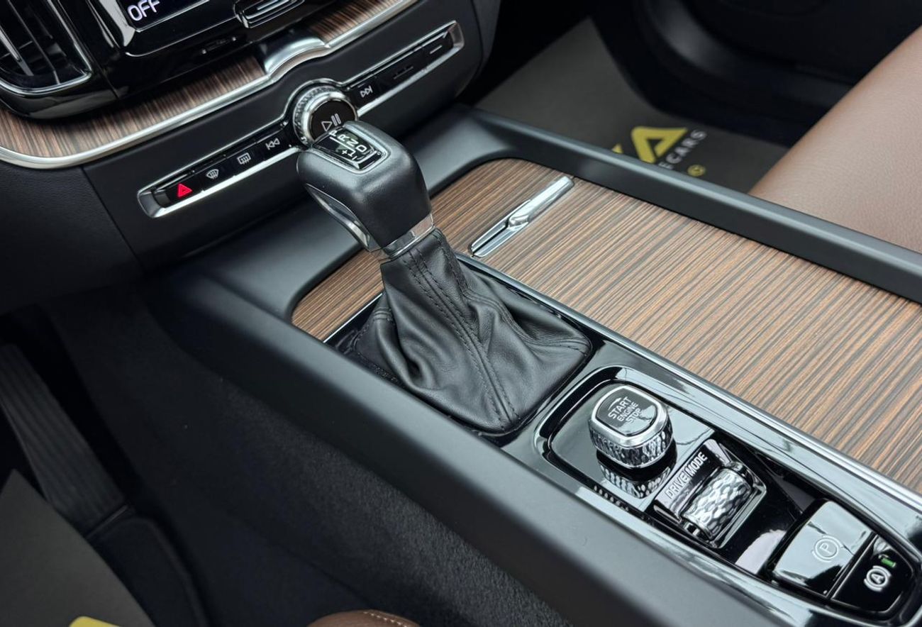 فولفو XC 60 T5 Momentum 2.0L AWD 2021 Volvo XC90 T5 Momentum, Full Service History, 1 Year Warranty, GCC