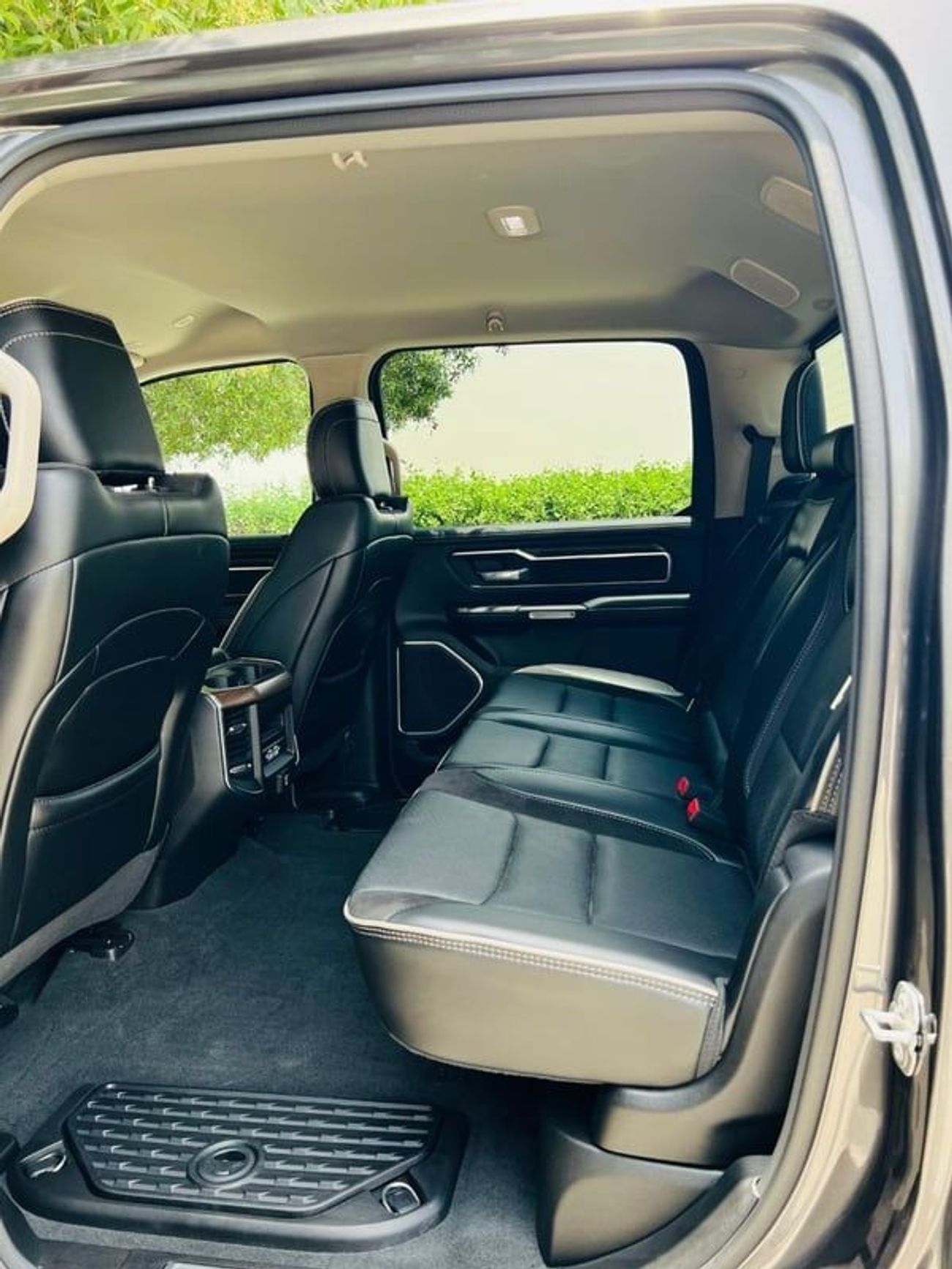 رام 1500 Laramie Crew Cab 5.7L