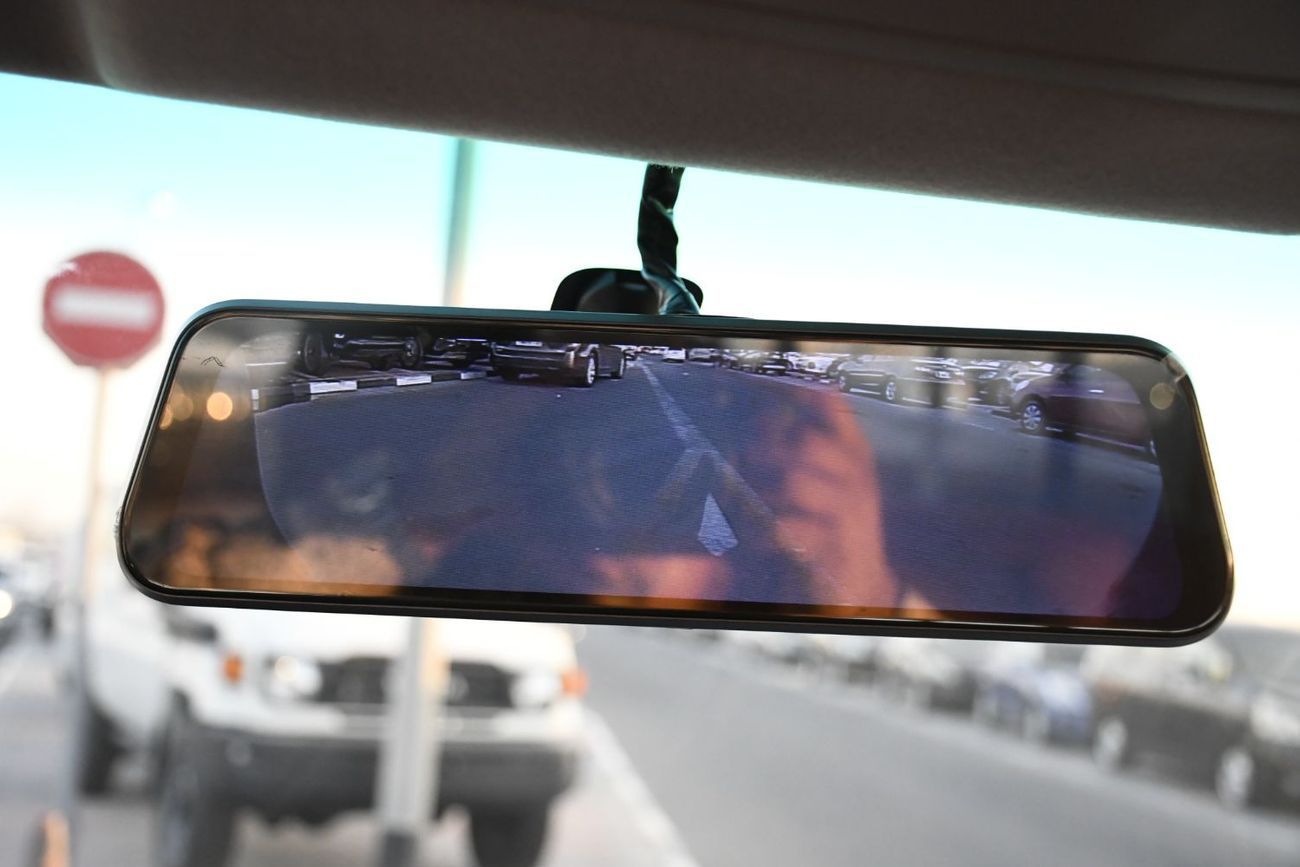 Toyota Hilux 2.7L V4 AT With Air Composer  Push Start Full Option