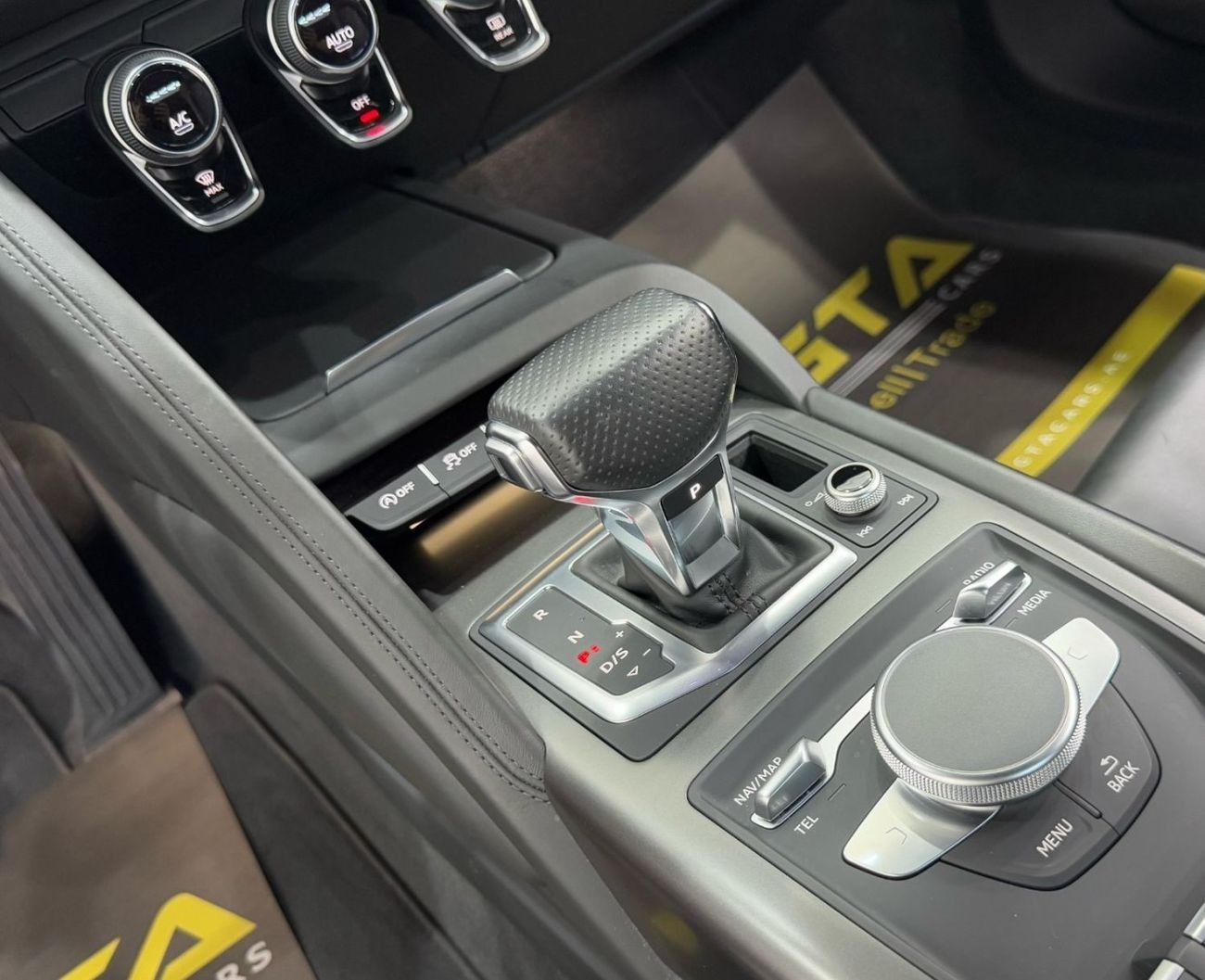 Audi R8 Spyder Std 5.2L 2018 Audi R8 V10, Warranty, Audi Service Package, 1 Of 999, Very Low Kms, GCC