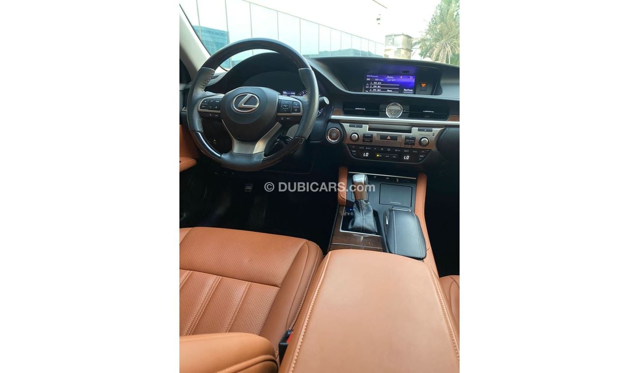 لكزس ES 350 بلاتينوم لكزس اي اس 350 موديل : 2018 الممشي : 50,000 كم  المطلوب 85,000 درهم  وارد امريكا ، فل اوبشن